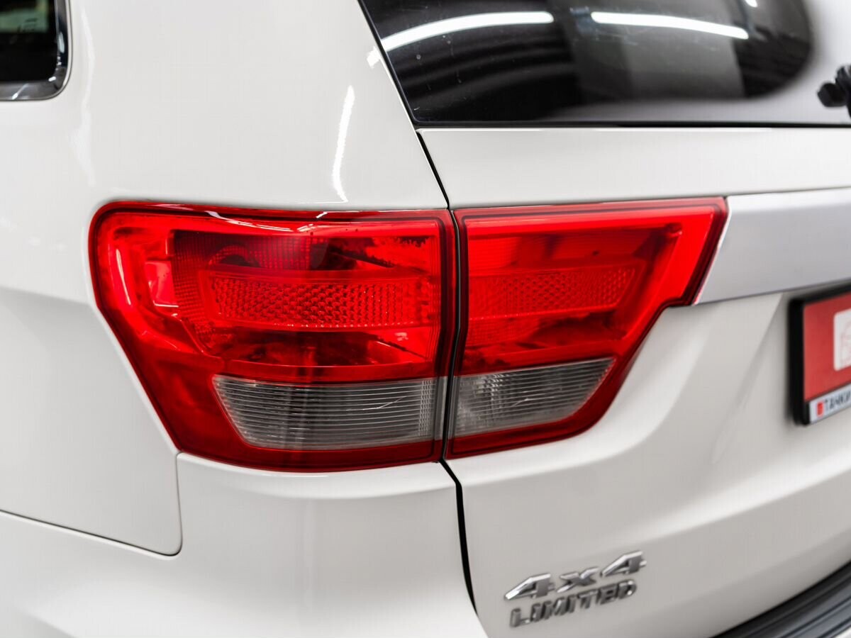 Jeep Grand Cherokee 2011 - фото автомобиля