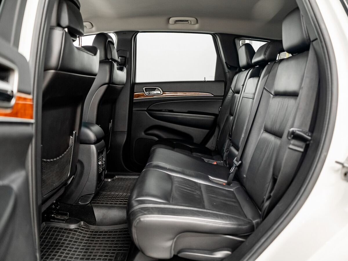 Jeep Grand Cherokee 2011 - фото автомобиля