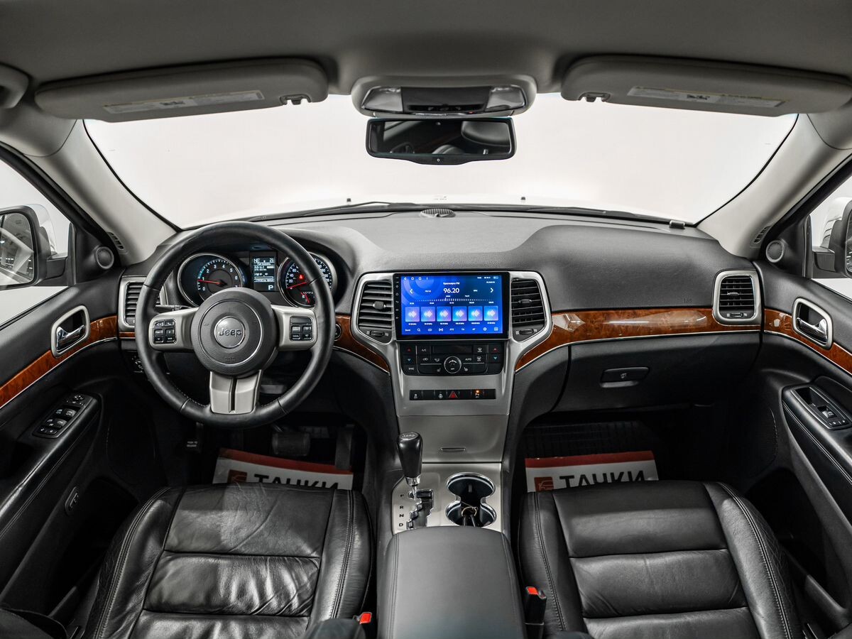 Jeep Grand Cherokee 2011 - фото автомобиля