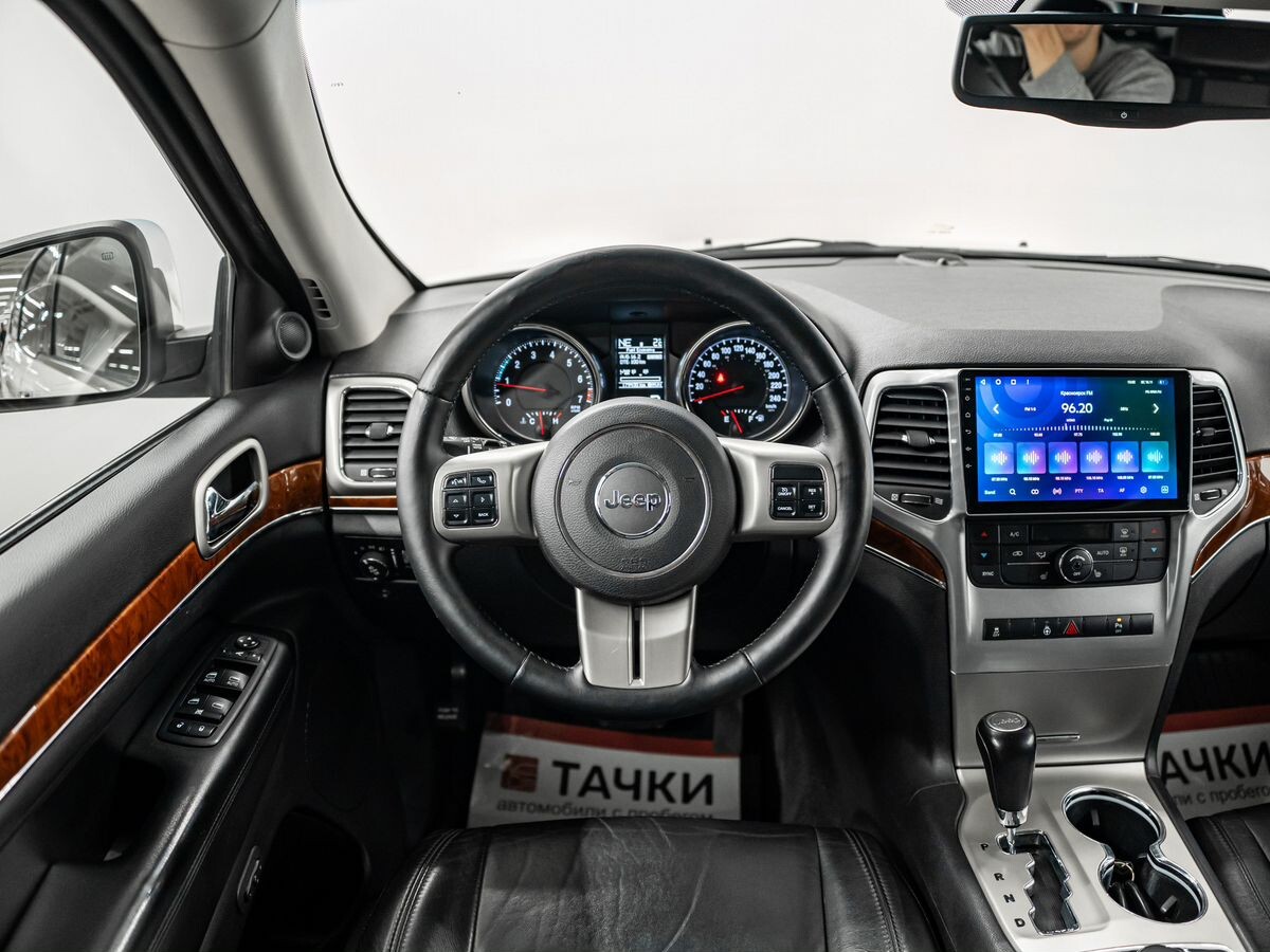 Jeep Grand Cherokee 2011 - фото автомобиля