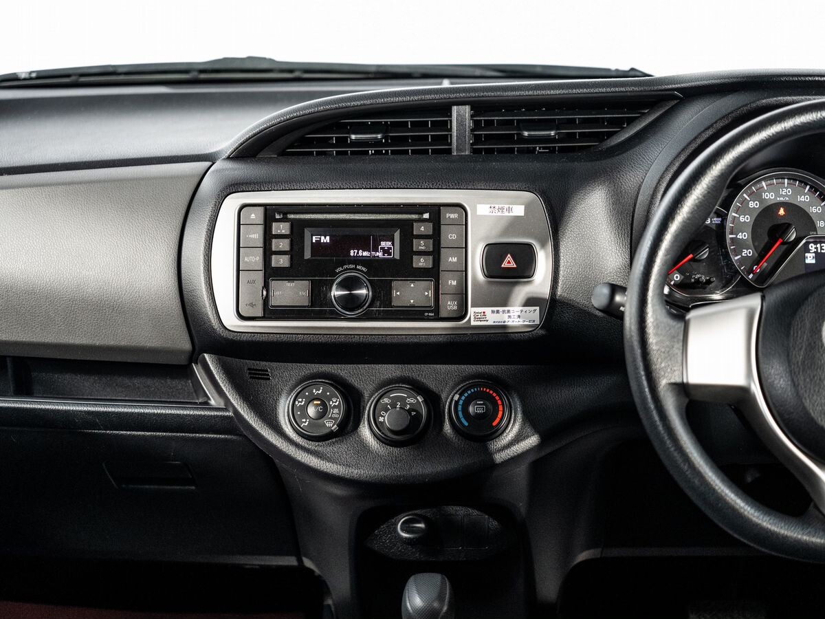 Toyota Vitz 2015 - фото автомобиля