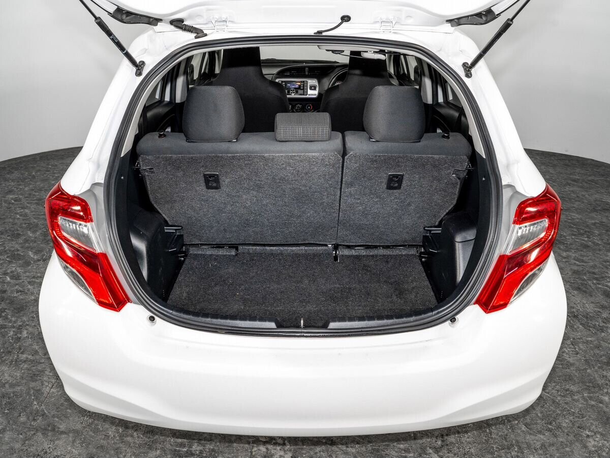 Toyota Vitz 2015 - фото автомобиля