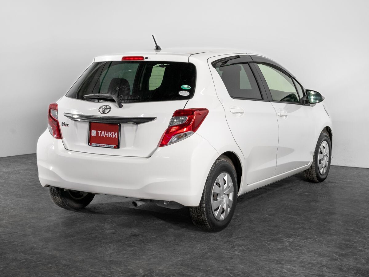 Toyota Vitz 2015 - фото автомобиля