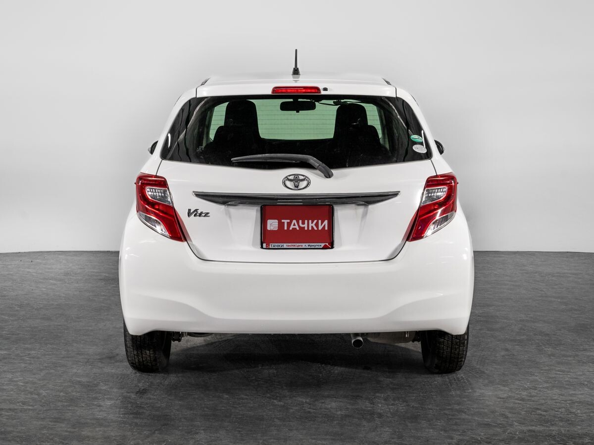 Toyota Vitz 2015 - фото автомобиля