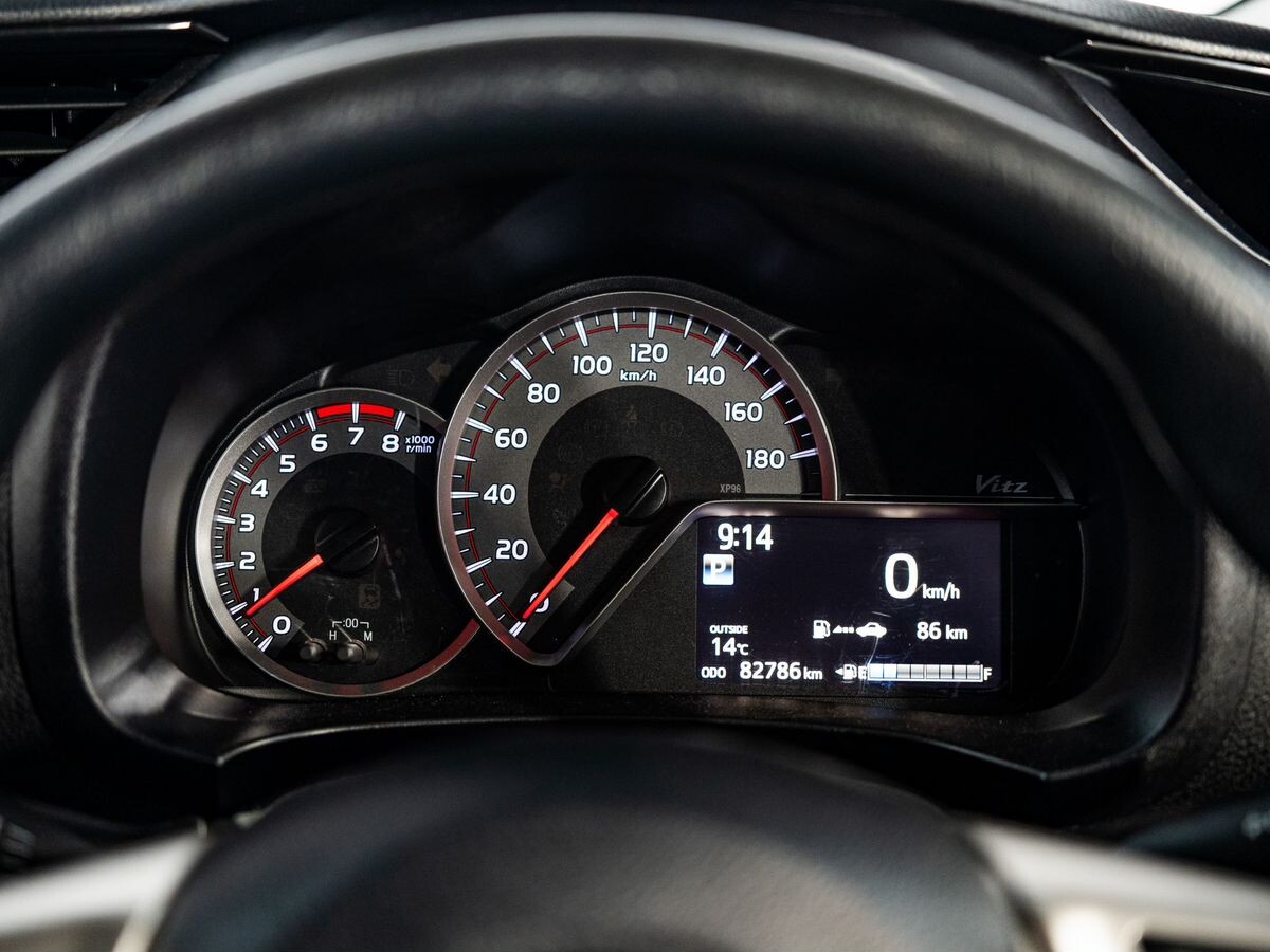 Toyota Vitz 2015 - фото автомобиля