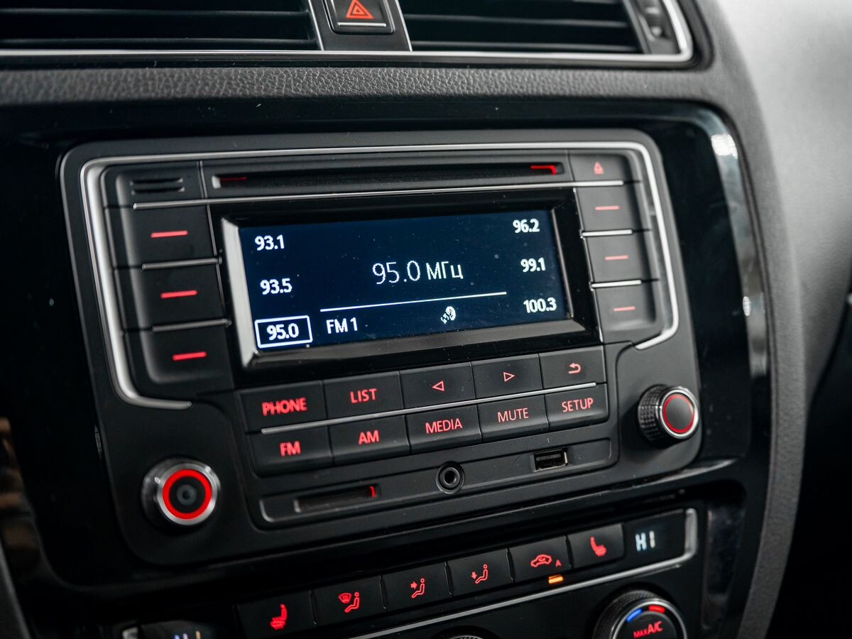 Volkswagen Jetta 2017 - фото автомобиля