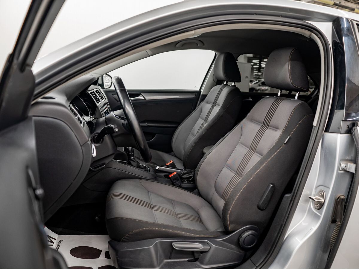 Volkswagen Jetta 2017 - фото автомобиля