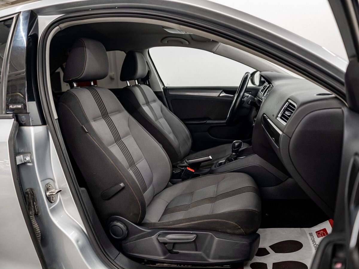 Volkswagen Jetta 2017 - фото автомобиля