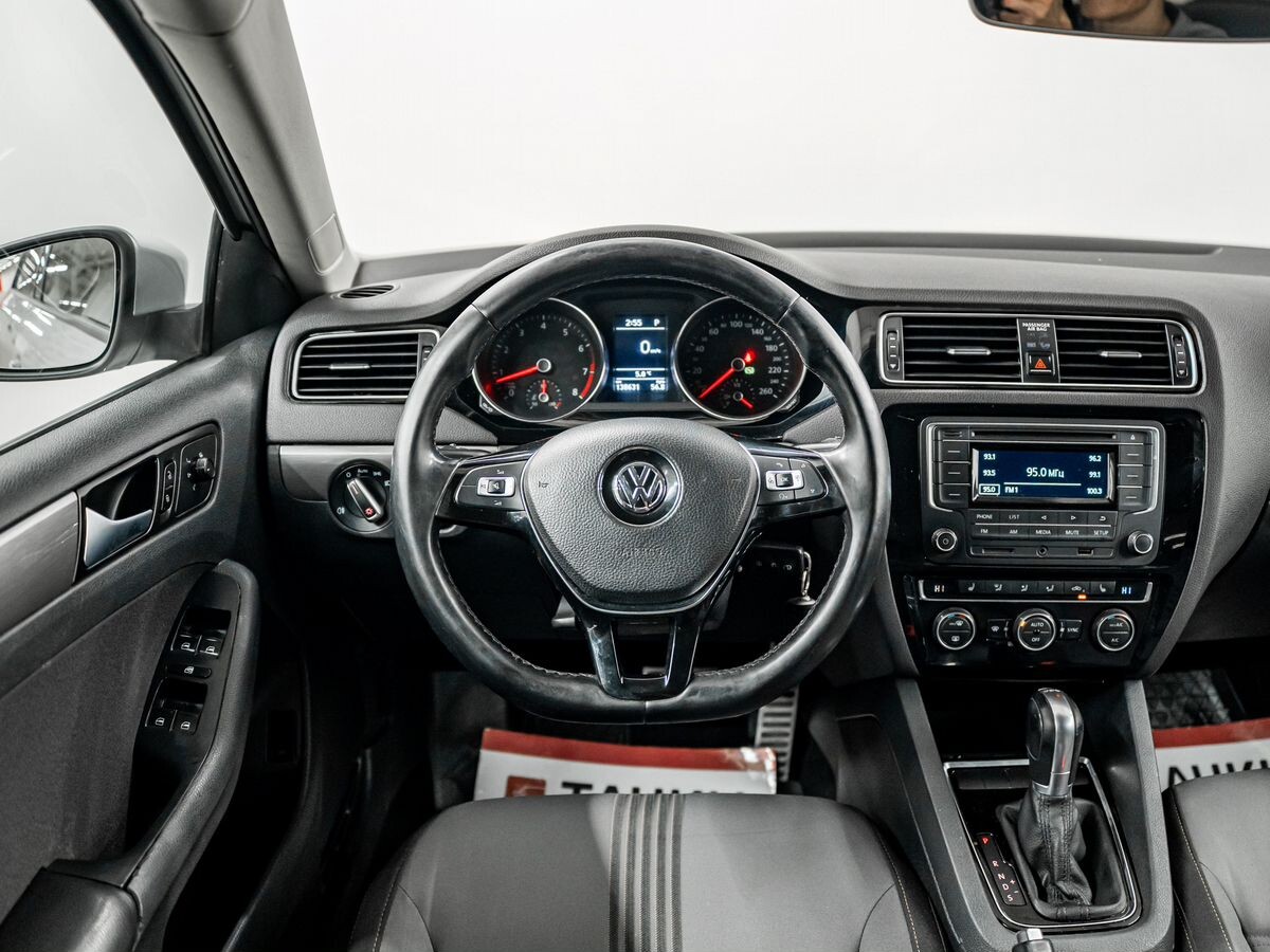 Volkswagen Jetta 2017 - фото автомобиля