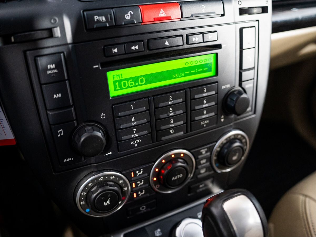 Land Rover Freelander 2010 - фото автомобиля