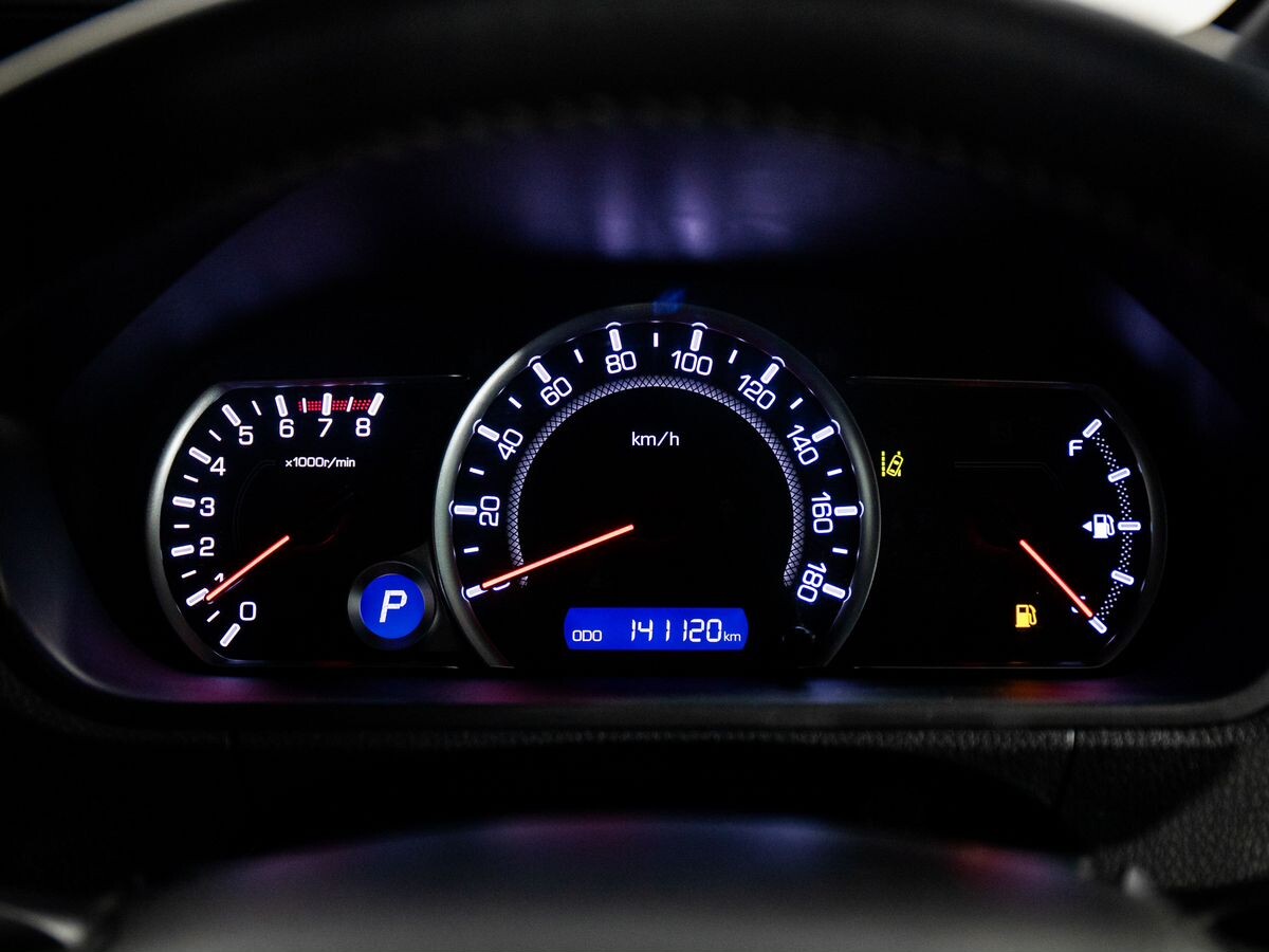 Toyota Noah 2016 - фото автомобиля