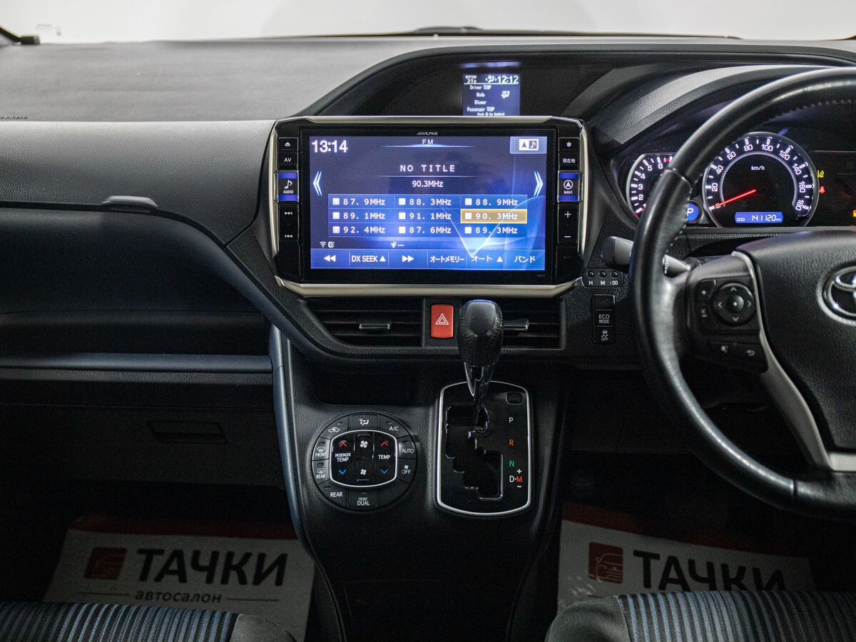 Toyota Noah 2016 - фото автомобиля