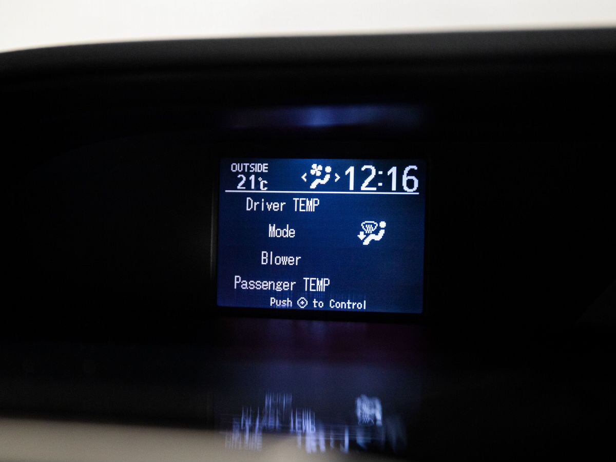 Toyota Noah 2016 - фото автомобиля