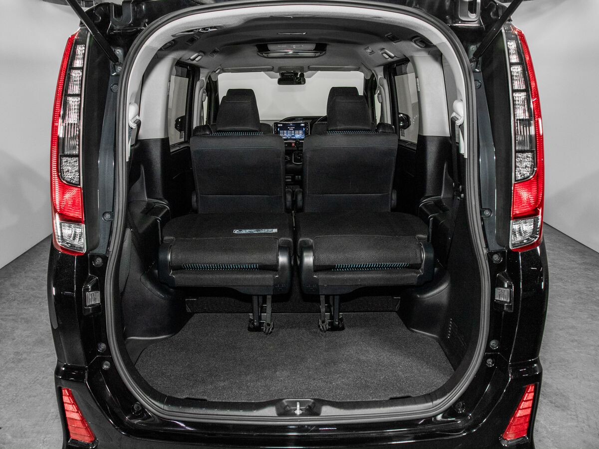 Toyota Noah 2016 - фото автомобиля