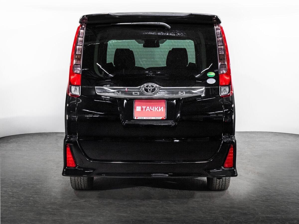 Toyota Noah 2016 - фото автомобиля