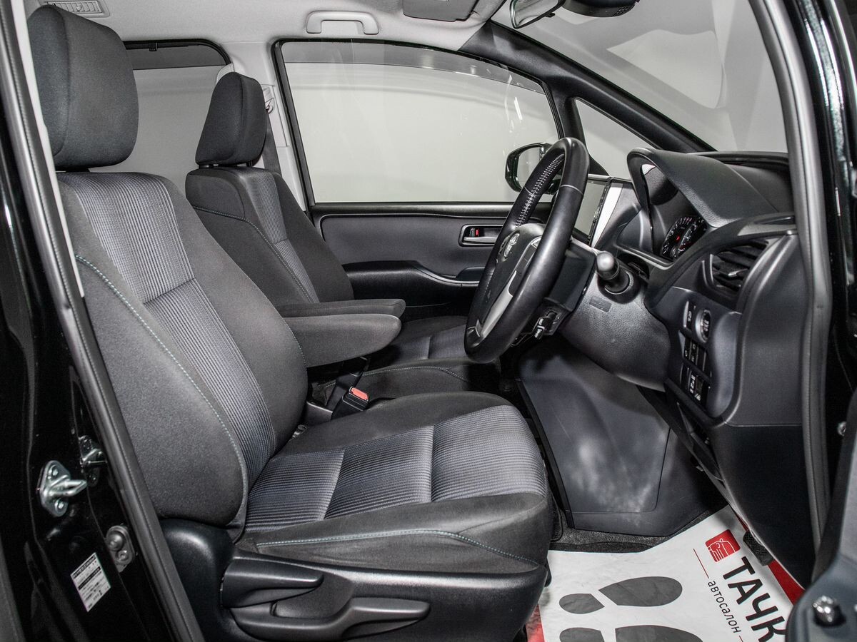 Toyota Noah 2016 - фото автомобиля