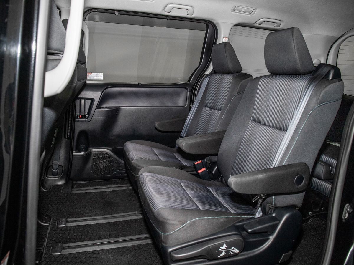 Toyota Noah 2016 - фото автомобиля