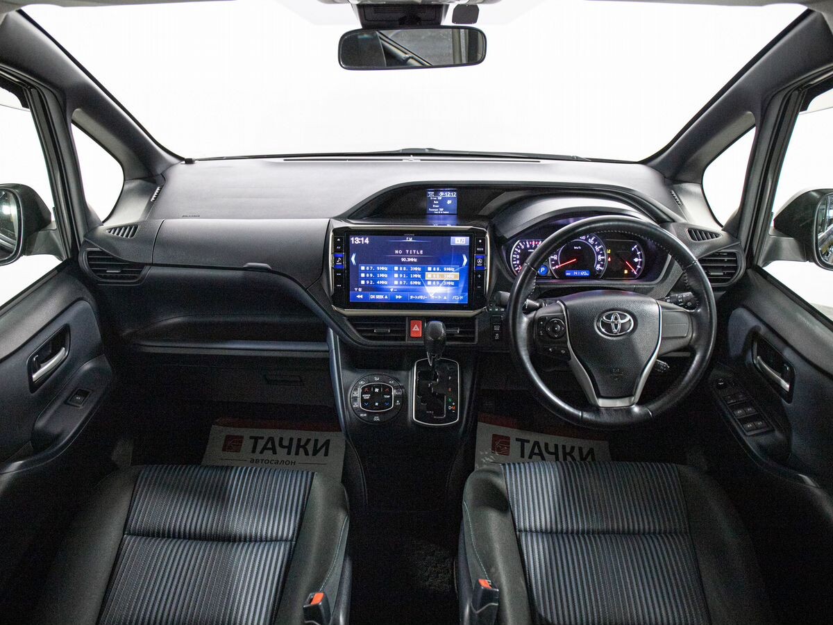 Toyota Noah 2016 - фото автомобиля