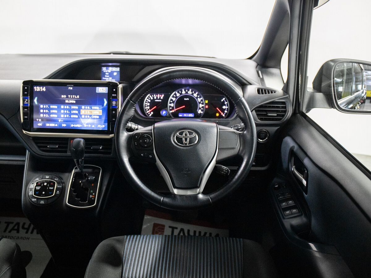 Toyota Noah 2016 - фото автомобиля