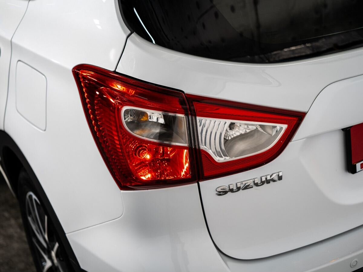 Suzuki SX4 2013 - фото автомобиля