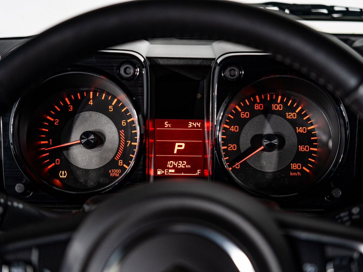 Suzuki Jimny 2021 - фото автомобиля