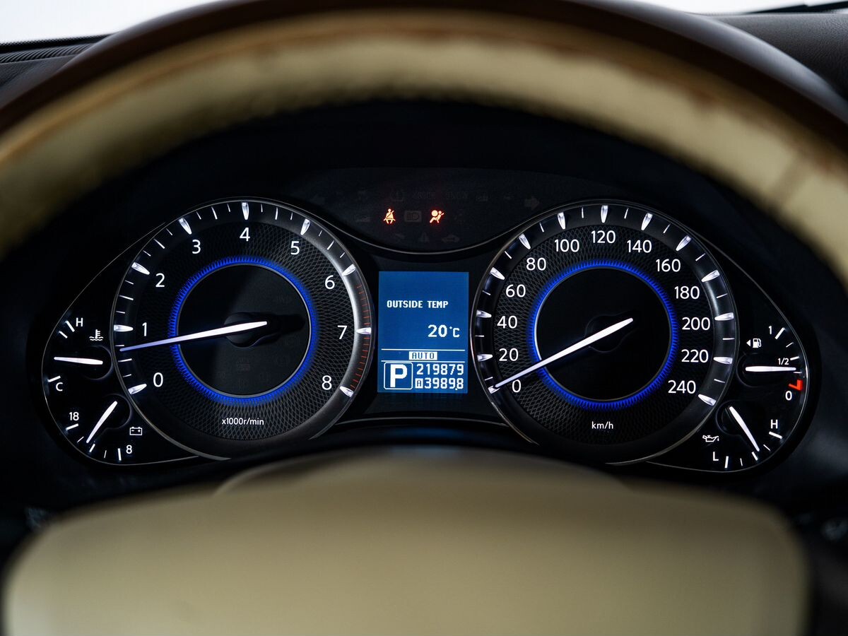 Infiniti QX56 2010 - фото автомобиля