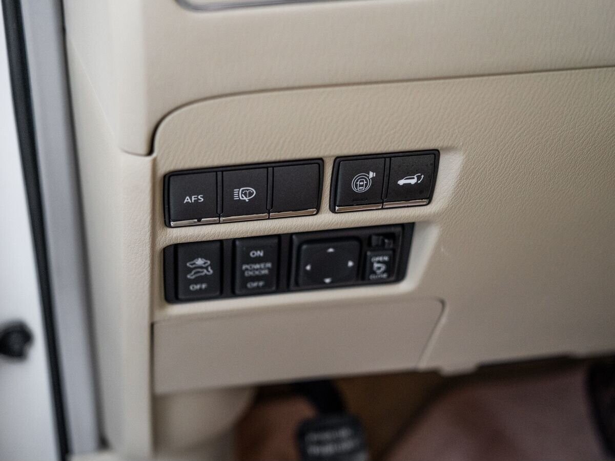 Infiniti QX56 2010 - фото автомобиля