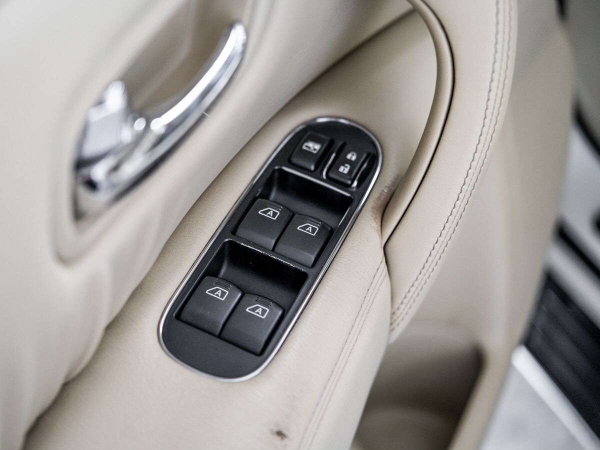 Infiniti QX56 2010 - фото автомобиля