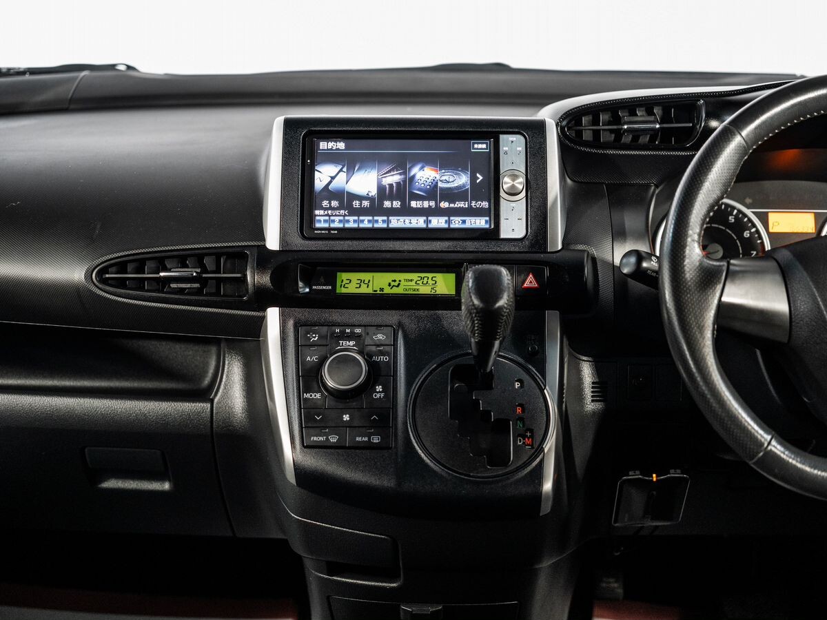 Toyota Wish 2011 - фото автомобиля