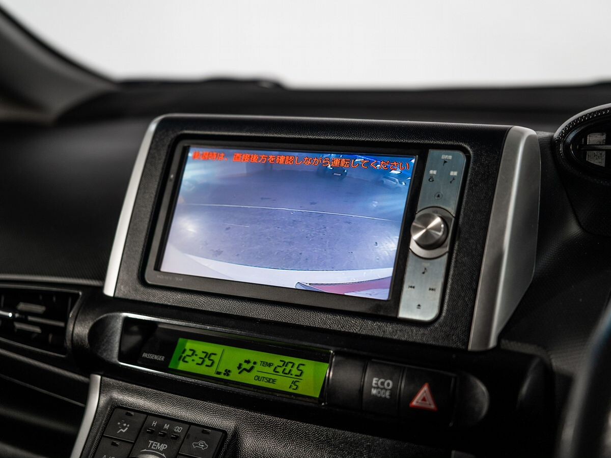 Toyota Wish 2011 - фото автомобиля