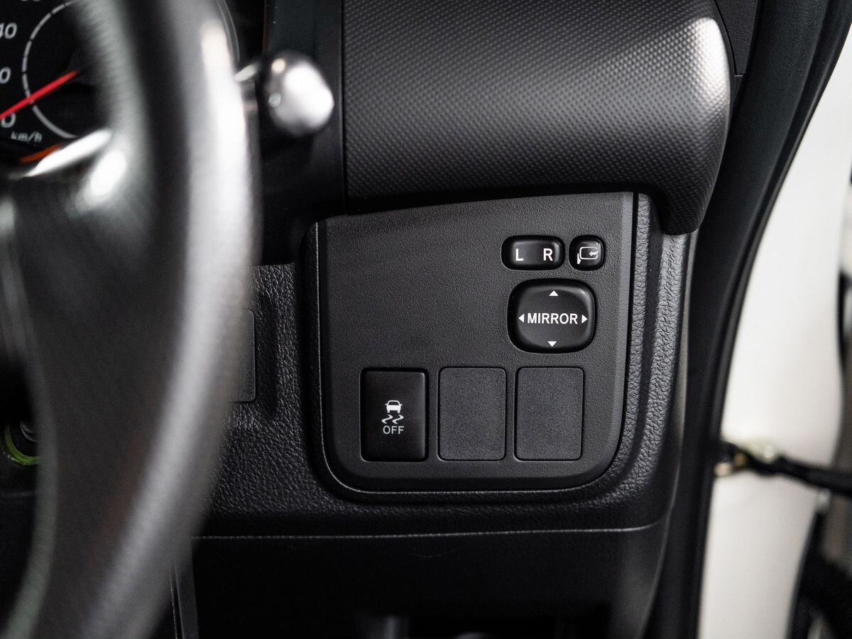 Toyota Wish 2011 - фото автомобиля