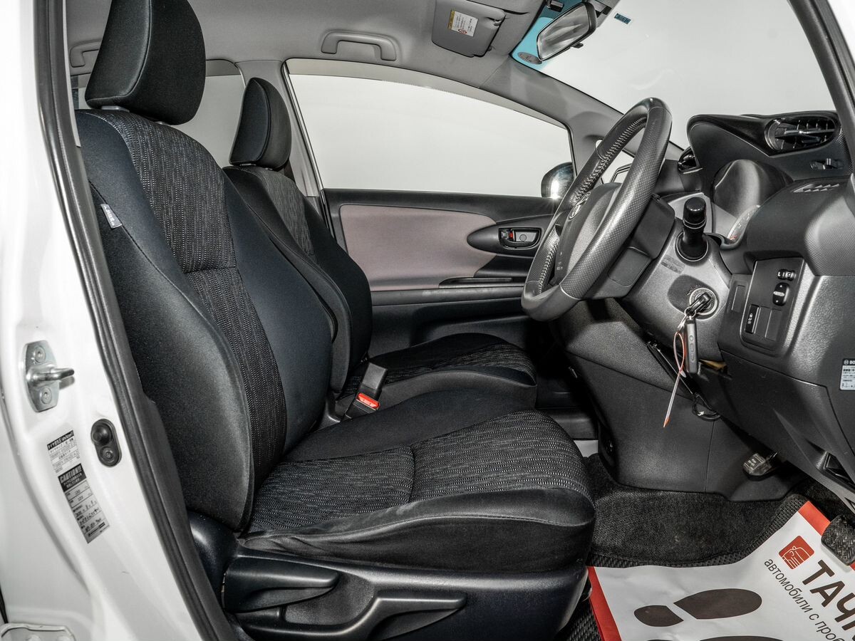 Toyota Wish 2011 - фото автомобиля