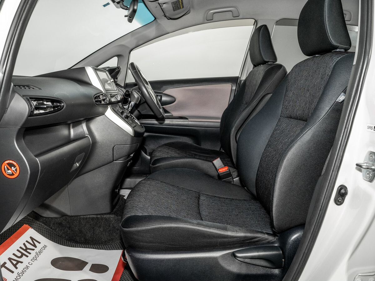 Toyota Wish 2011 - фото автомобиля