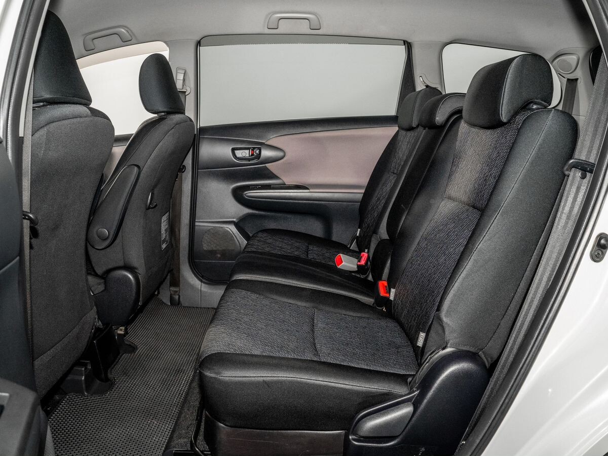 Toyota Wish 2011 - фото автомобиля