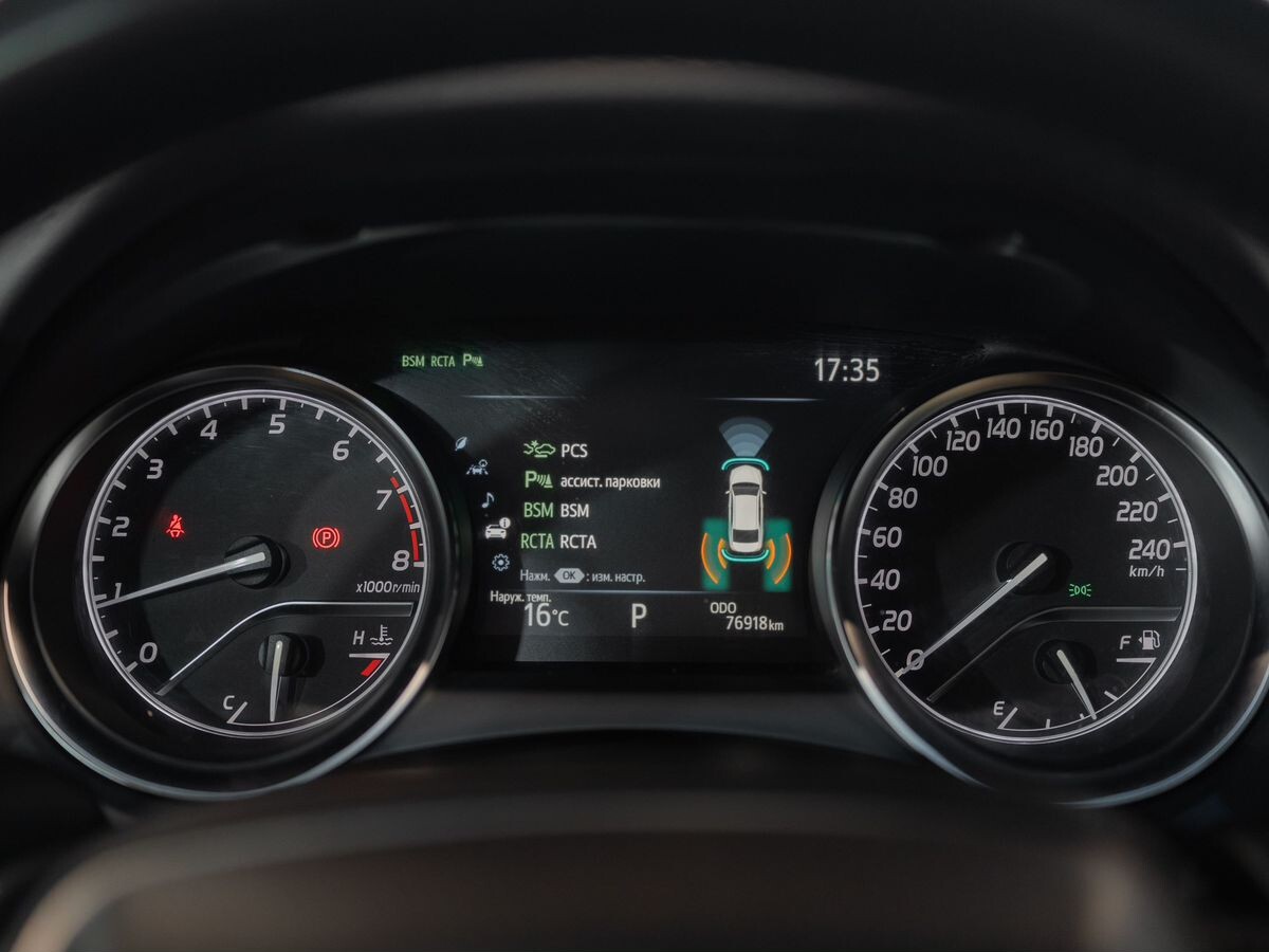 Toyota Camry 2020 - фото автомобиля