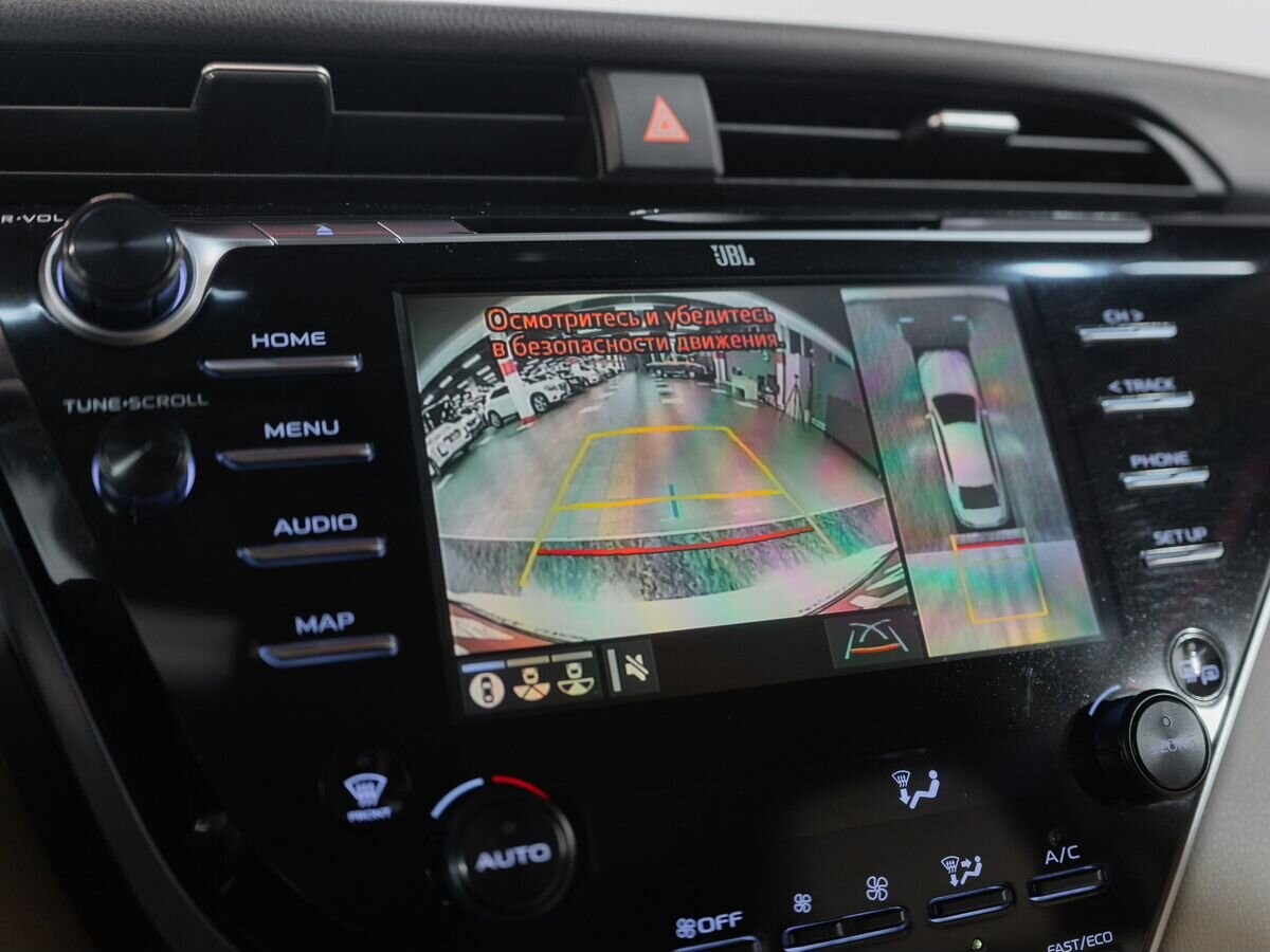 Toyota Camry 2020 - фото автомобиля