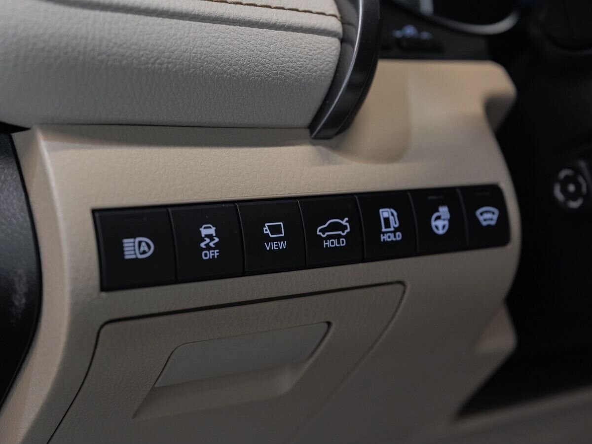 Toyota Camry 2020 - фото автомобиля