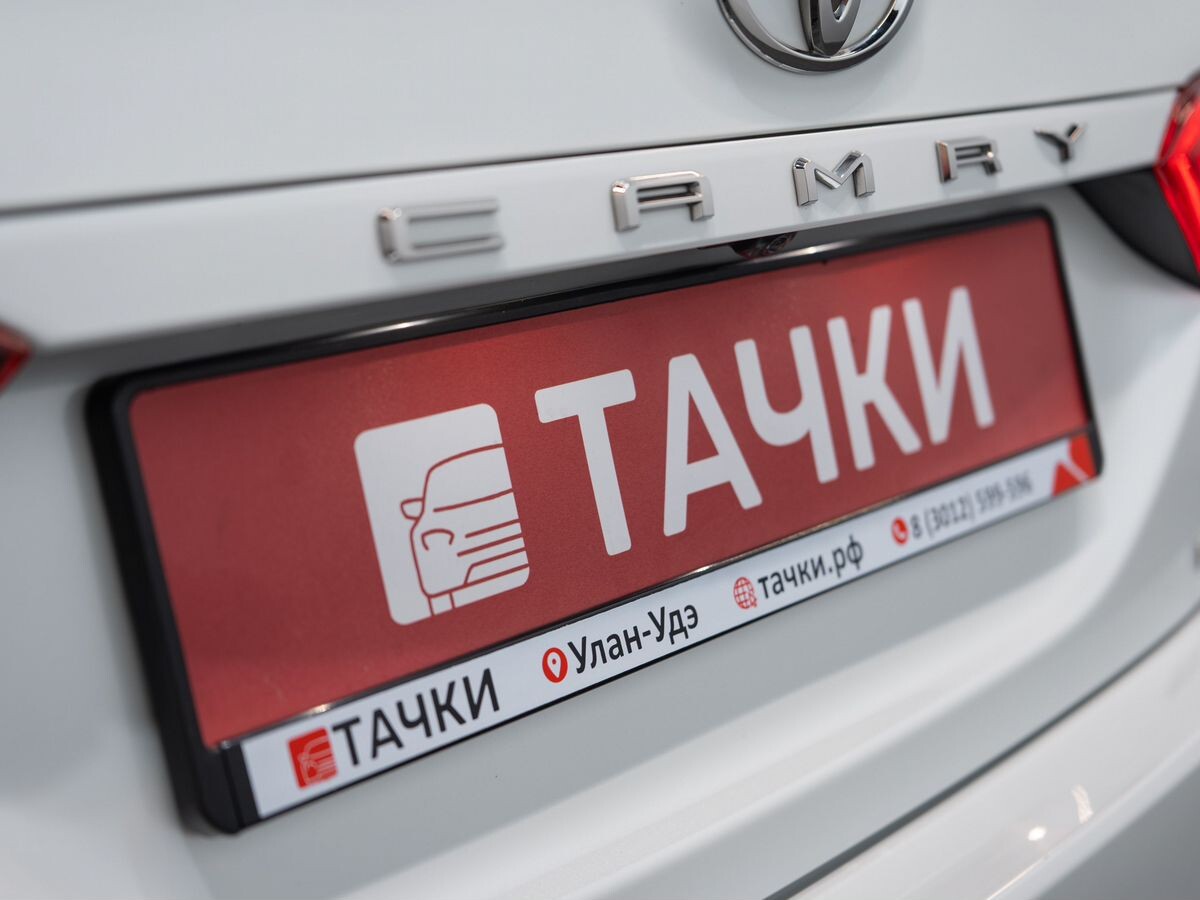 Toyota Camry 2020 - фото автомобиля