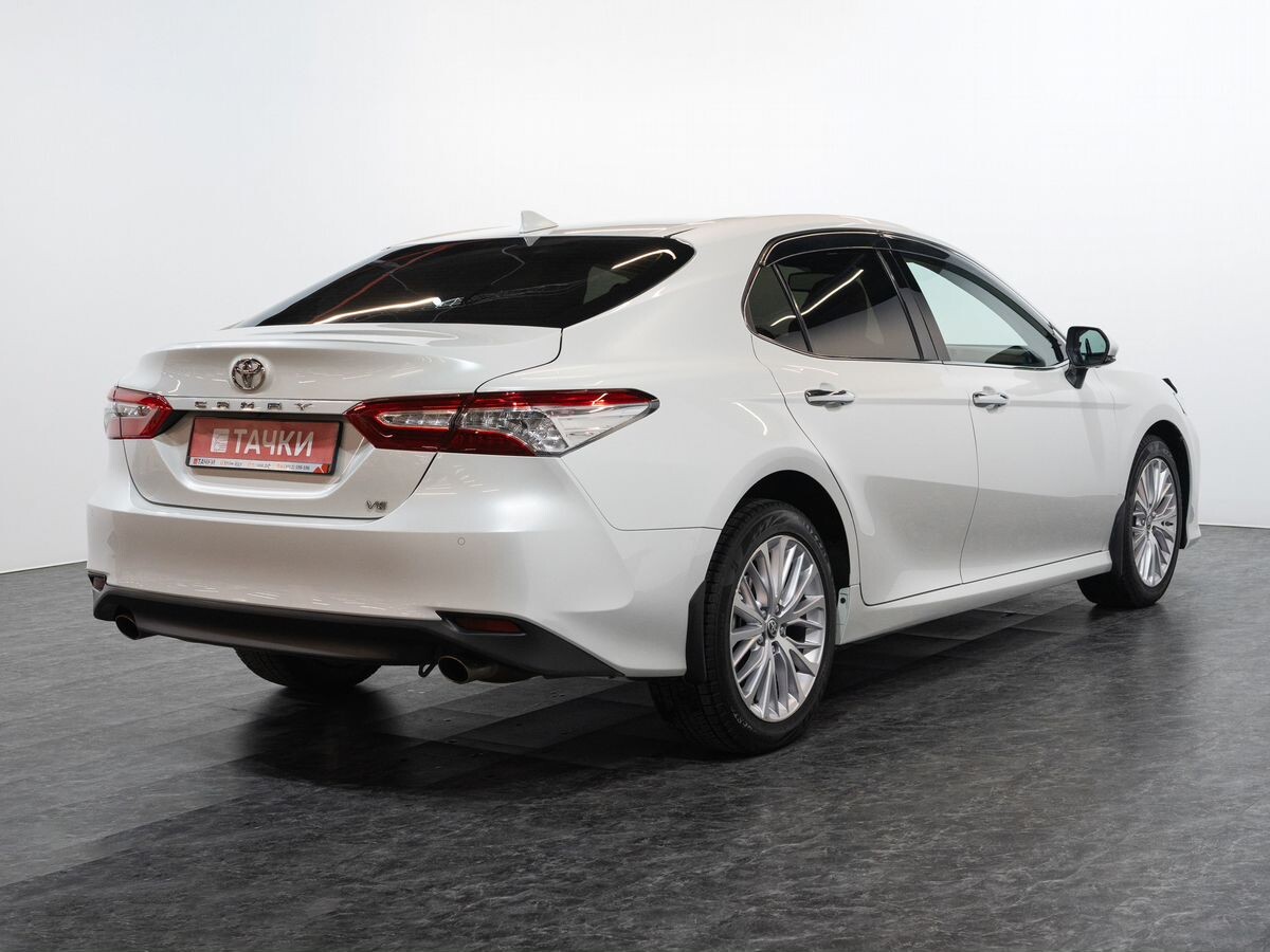 Toyota Camry 2020 - фото автомобиля