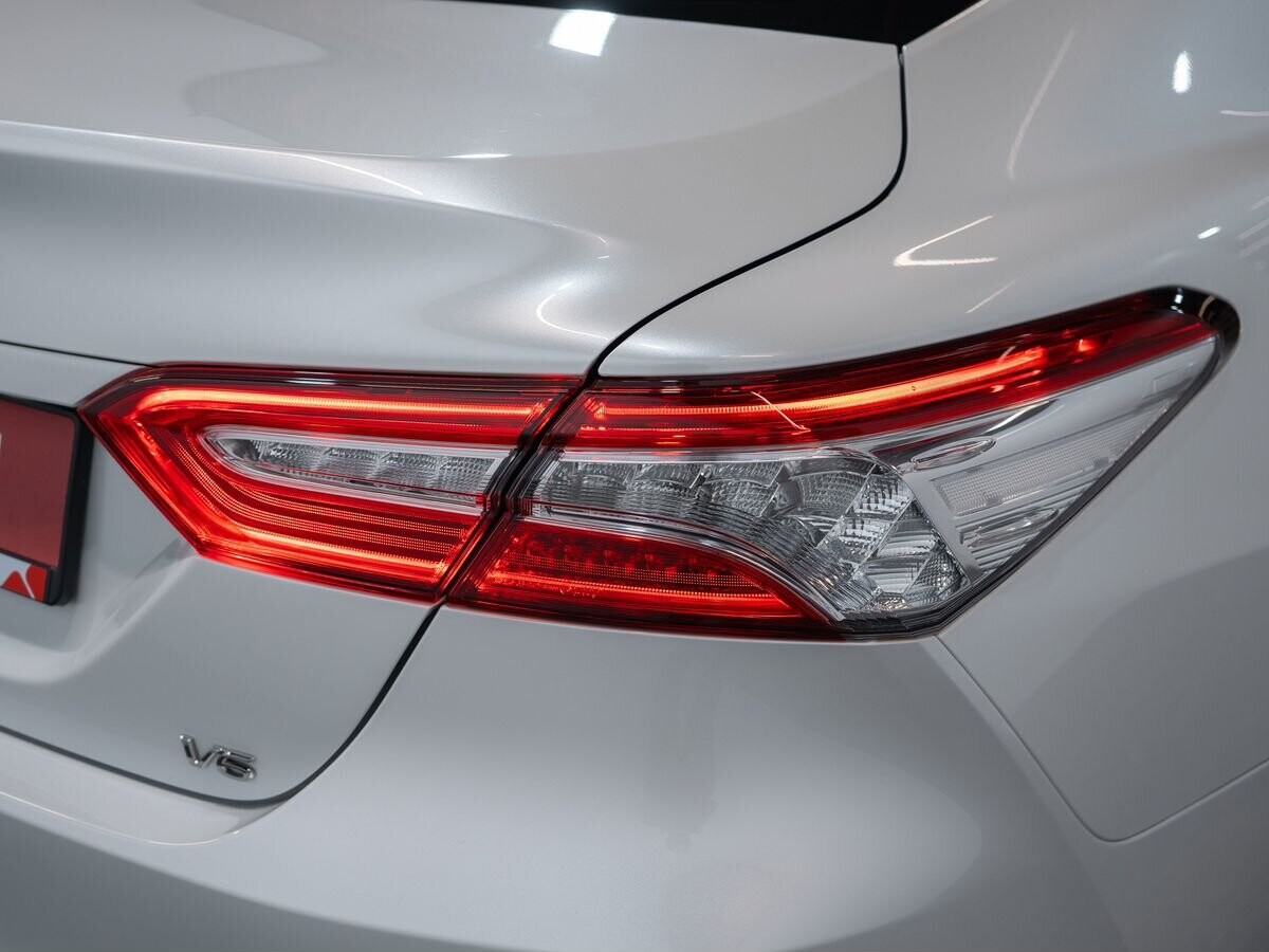 Toyota Camry 2020 - фото автомобиля