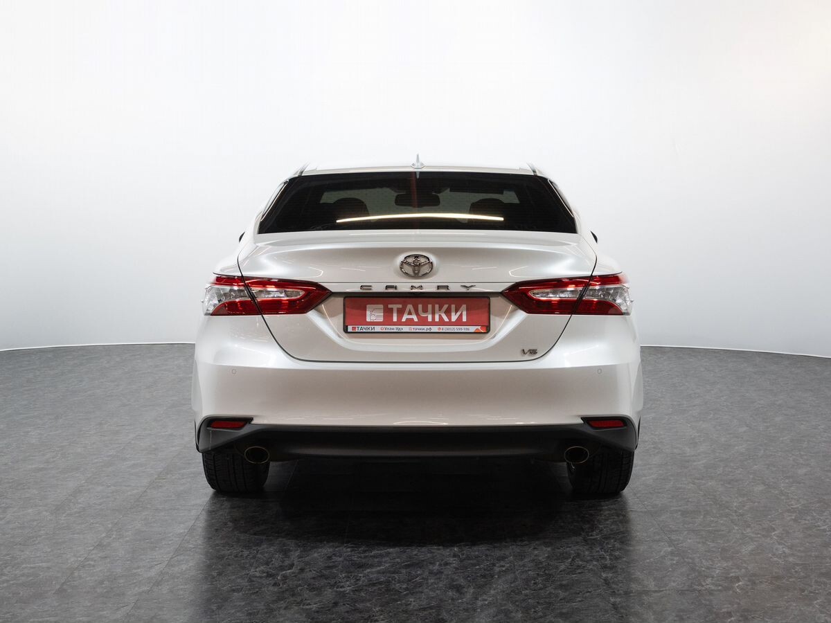 Toyota Camry 2020 - фото автомобиля