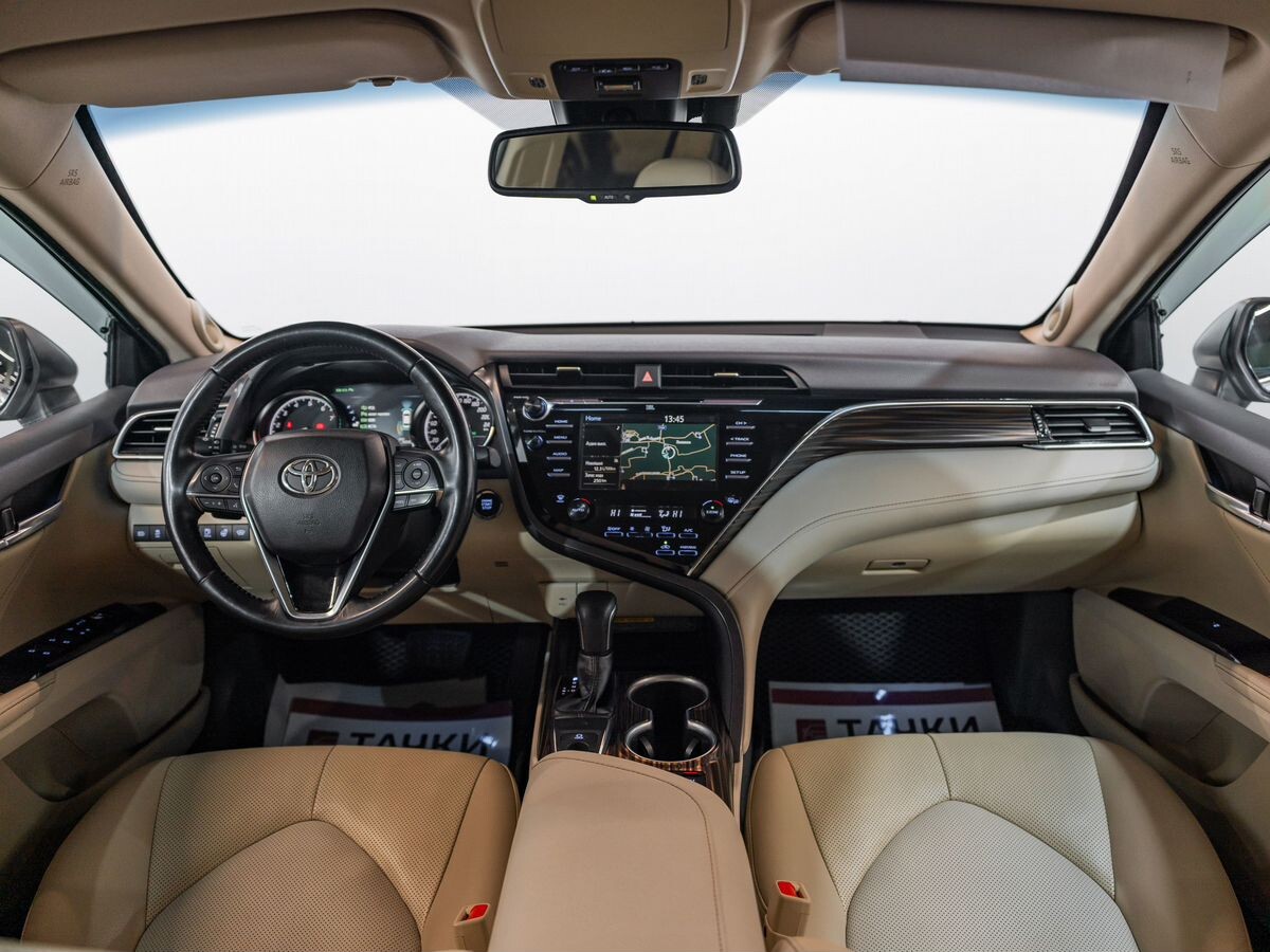 Toyota Camry 2020 - фото автомобиля