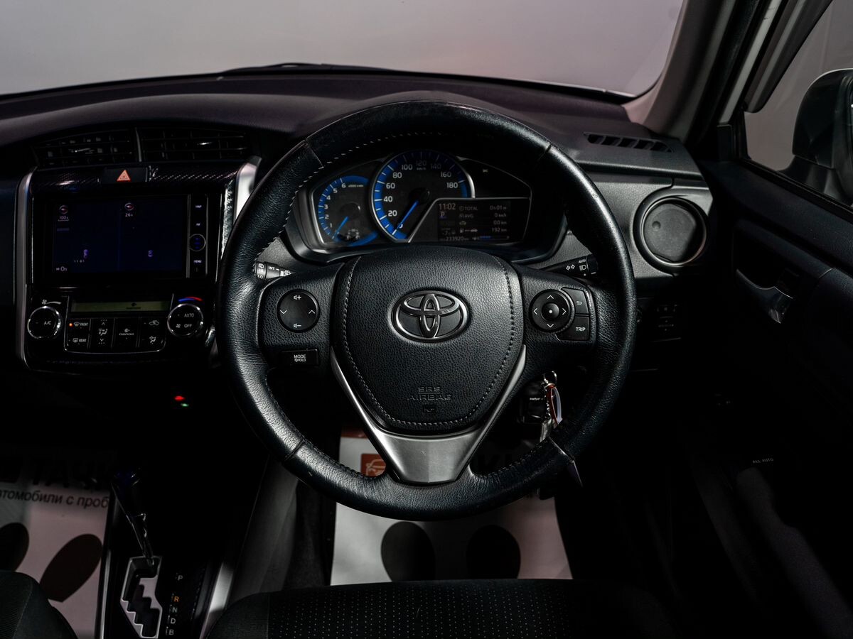 Toyota Corolla 2013 - фото автомобиля