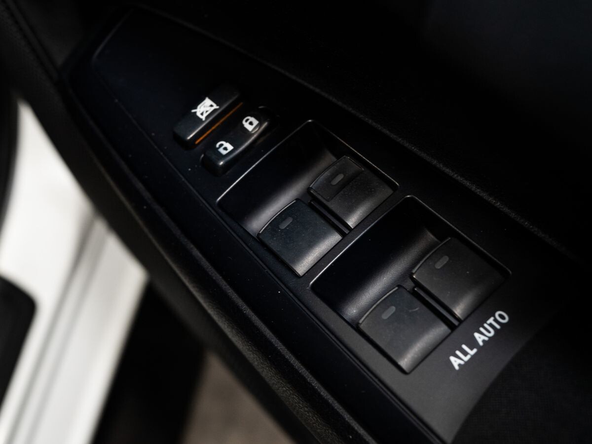 Toyota Corolla 2013 - фото автомобиля