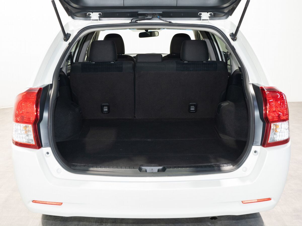 Toyota Corolla 2013 - фото автомобиля