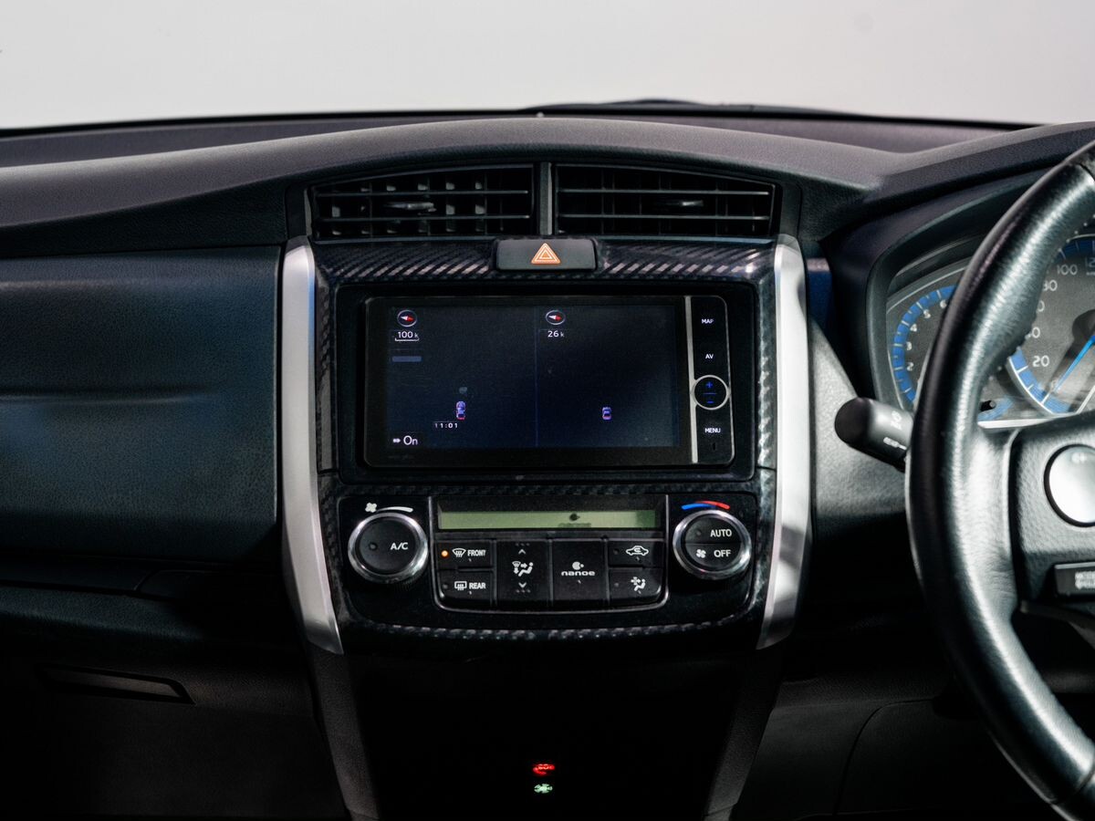 Toyota Corolla 2013 - фото автомобиля