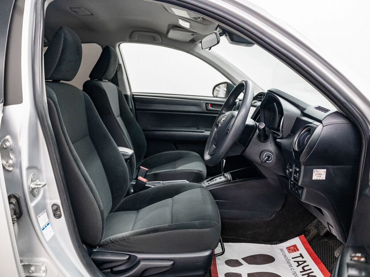 Toyota Corolla 2019 - фото автомобиля