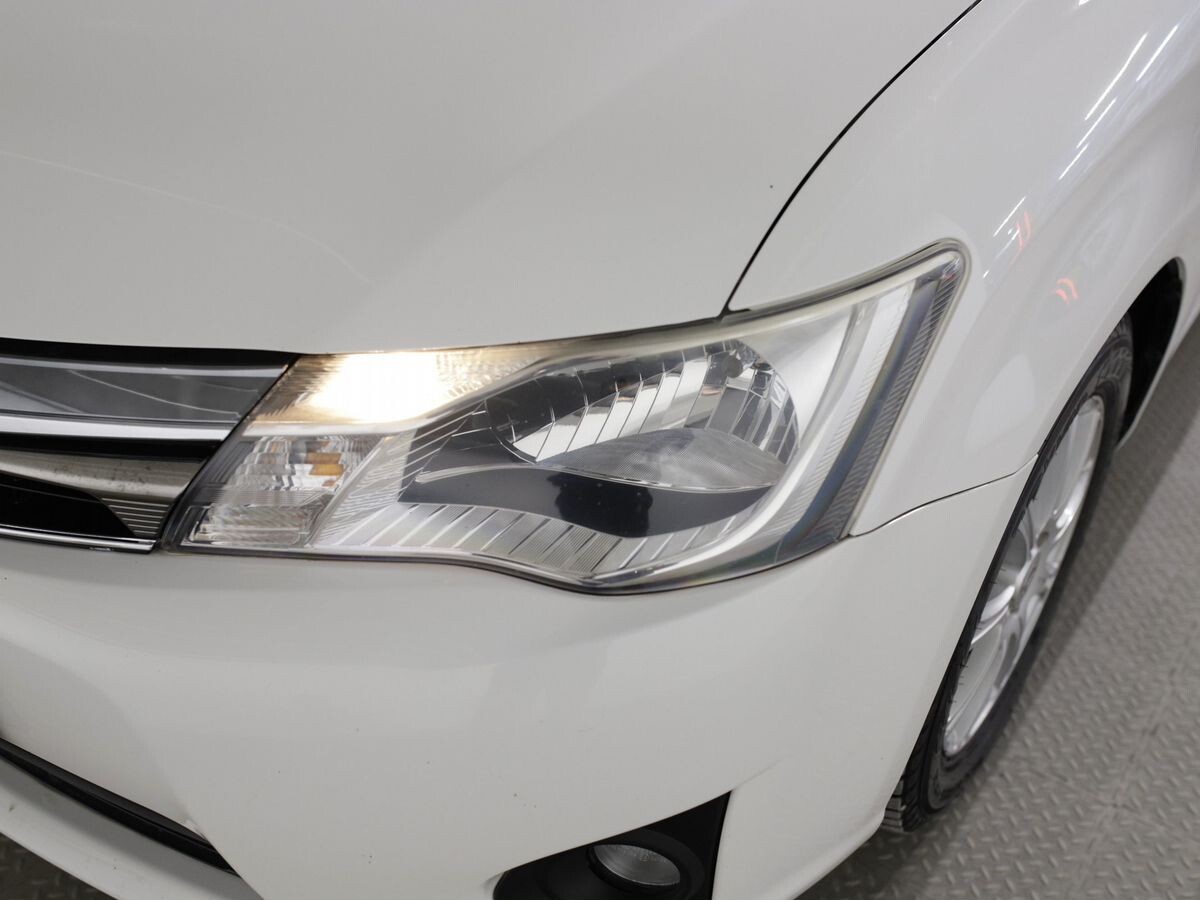 Toyota Corolla 2015 - фото автомобиля