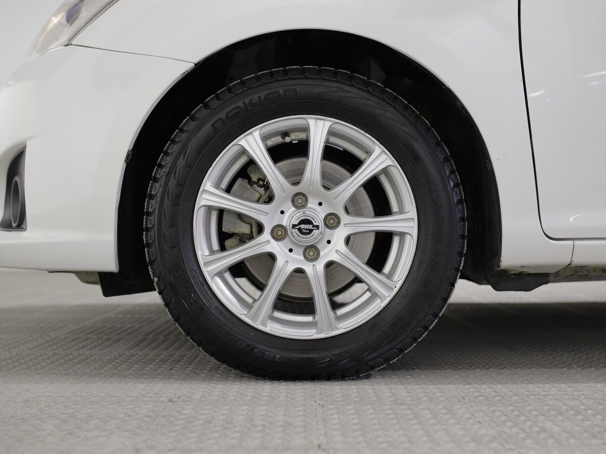 Toyota Corolla 2015 - фото автомобиля