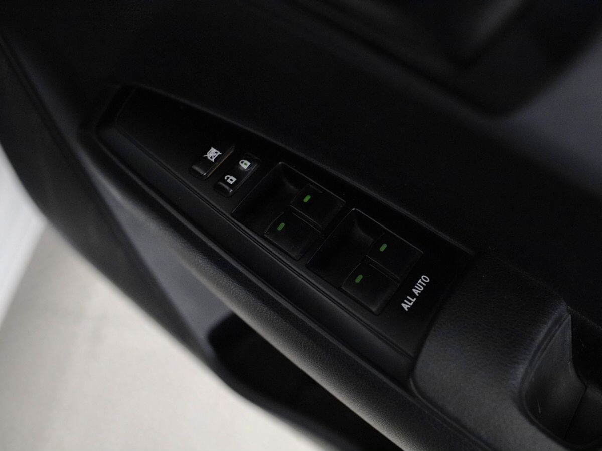 Toyota Corolla 2015 - фото автомобиля